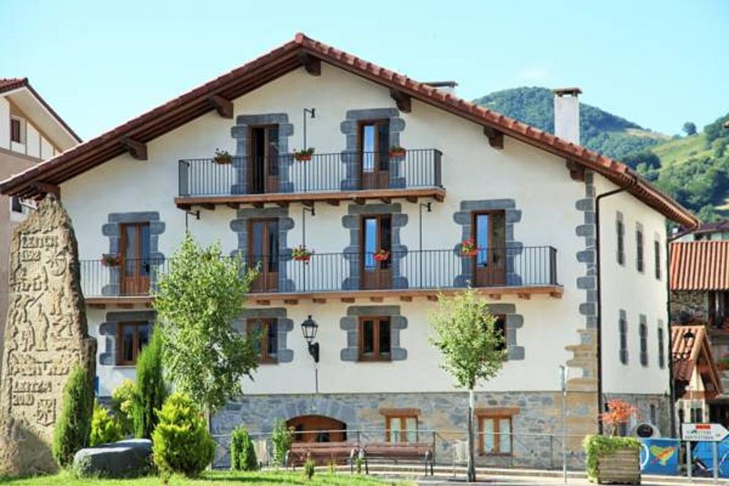 Hostal-Cicloturismo Lopenea Leitza  Rom bilde