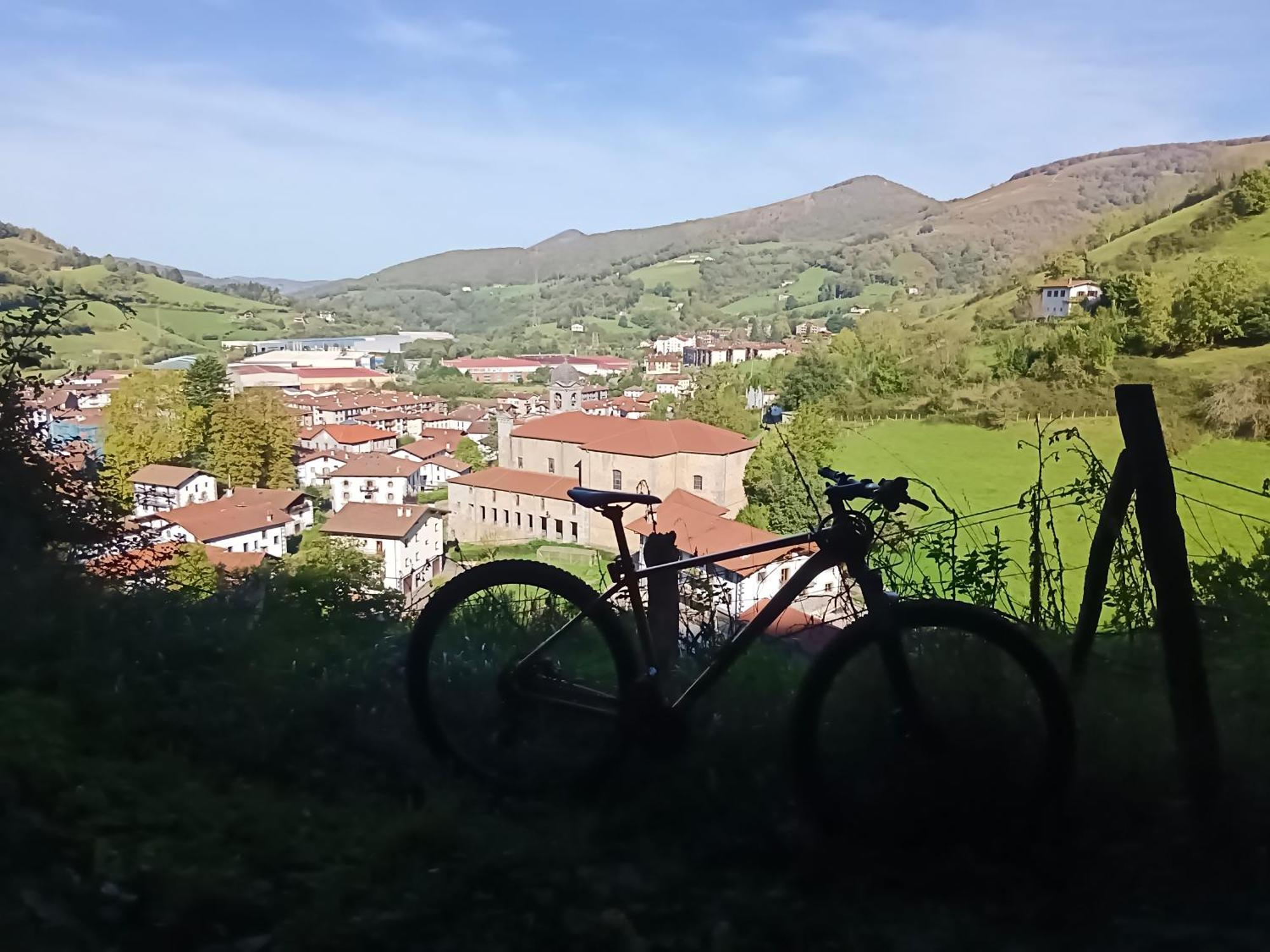 Hostal-Cicloturismo Lopenea Leitza  Eksteriør bilde